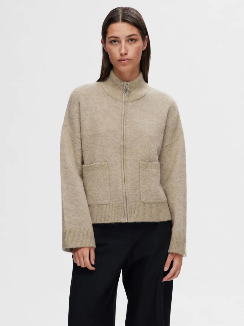 med_lynls_cardigan_0-6.webp Strik>SELECTED MED LYNLÅS CARDIGAN Beige