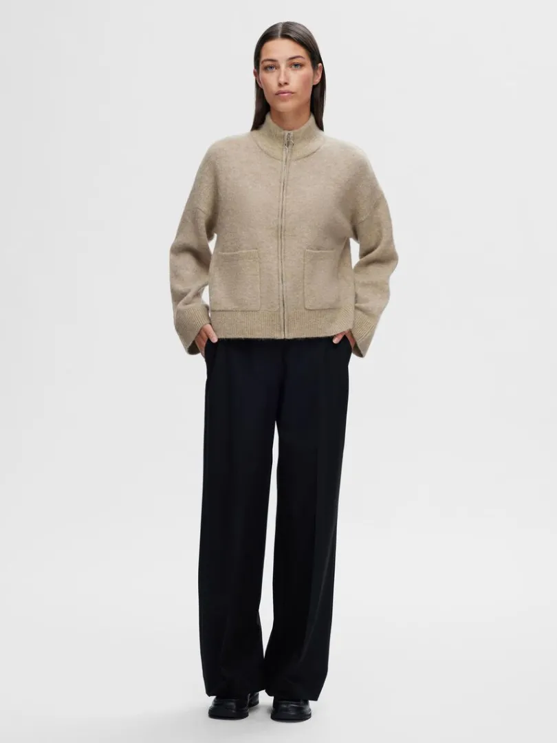 med_lynls_cardigan_1-6.webp Strik>SELECTED MED LYNLÅS CARDIGAN Beige