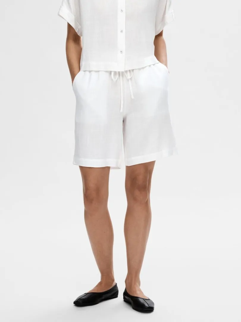 mellemhj_talje_shorts_1-2.webp Shorts>SELECTED MELLEMHØJ TALJE SHORTS White