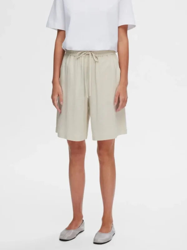 Shorts>SELECTED MELLEMHØJ TALJE SHORTS Beige