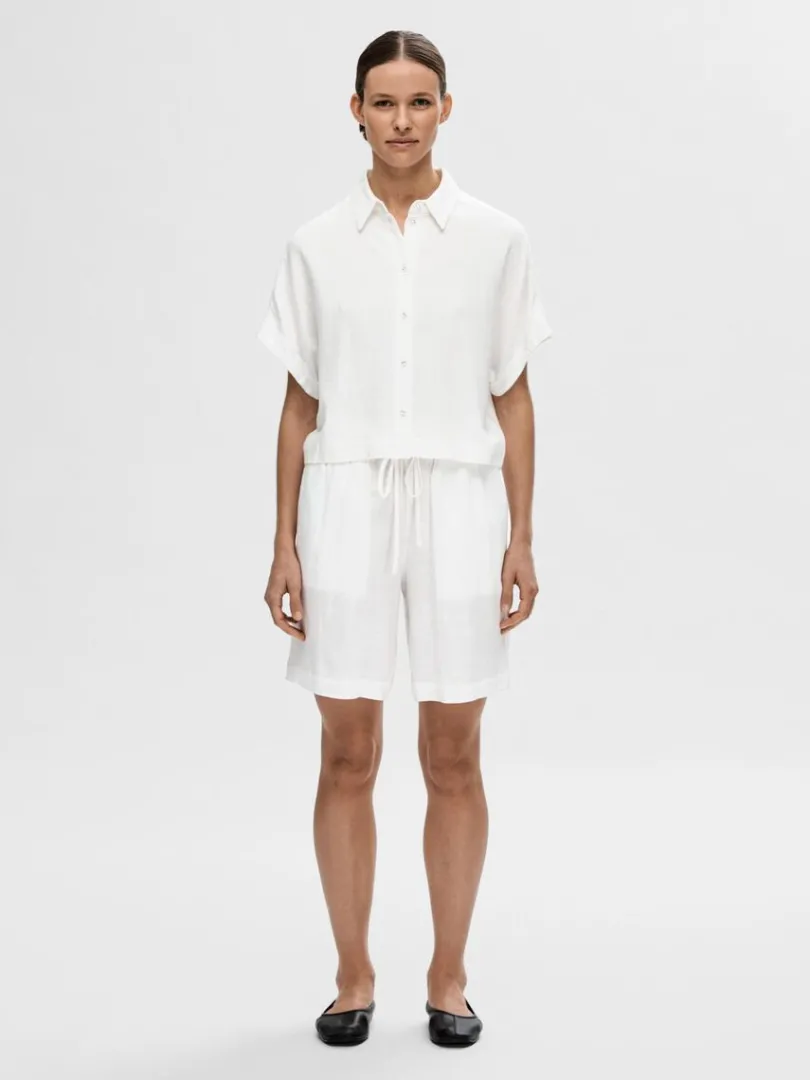 mellemhj_talje_shorts_2-2.webp Shorts>SELECTED MELLEMHØJ TALJE SHORTS White