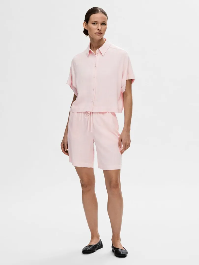mellemhj_talje_shorts_2-4.webp Shorts>SELECTED MELLEMHØJ TALJE SHORTS Pink