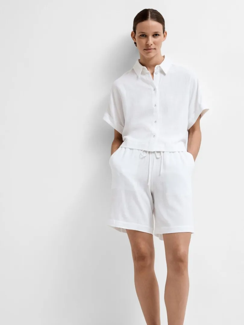 mellemhj_talje_shorts_3-2.webp Shorts>SELECTED MELLEMHØJ TALJE SHORTS White