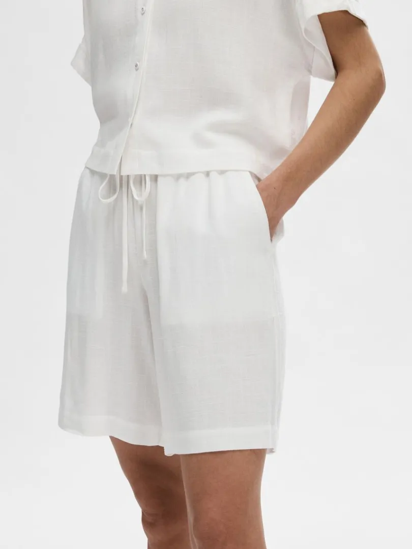 mellemhj_talje_shorts_4-2.webp Shorts>SELECTED MELLEMHØJ TALJE SHORTS White