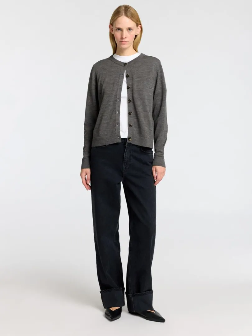 merinould_cardigan_1-1.webp Strik>SELECTED 100% MERINOULD CARDIGAN Grey