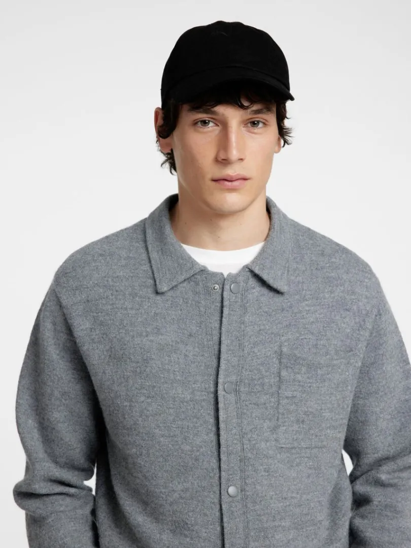 merinould_cardigan_2-5.webp Strik>SELECTED 100% MERINOULD CARDIGAN Grey