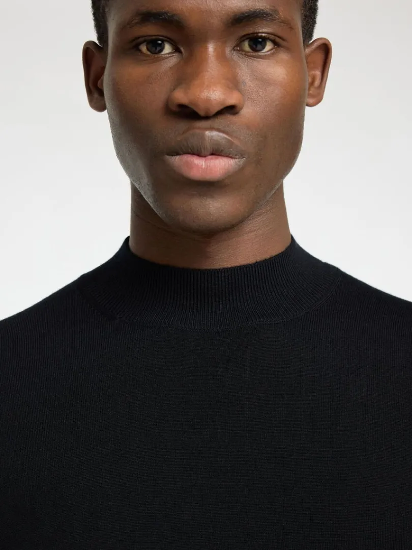 merinould_sweater_med_hj_3-2.webp Strik>SELECTED 100% MERINOULD SWEATER MED HØJ HALS Black
