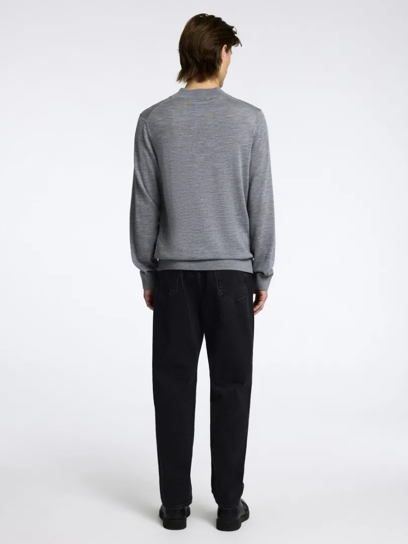 merinould_sweater_med_hj_4.webp Strik>SELECTED 100% MERINOULD SWEATER MED HØJ HALS Grey