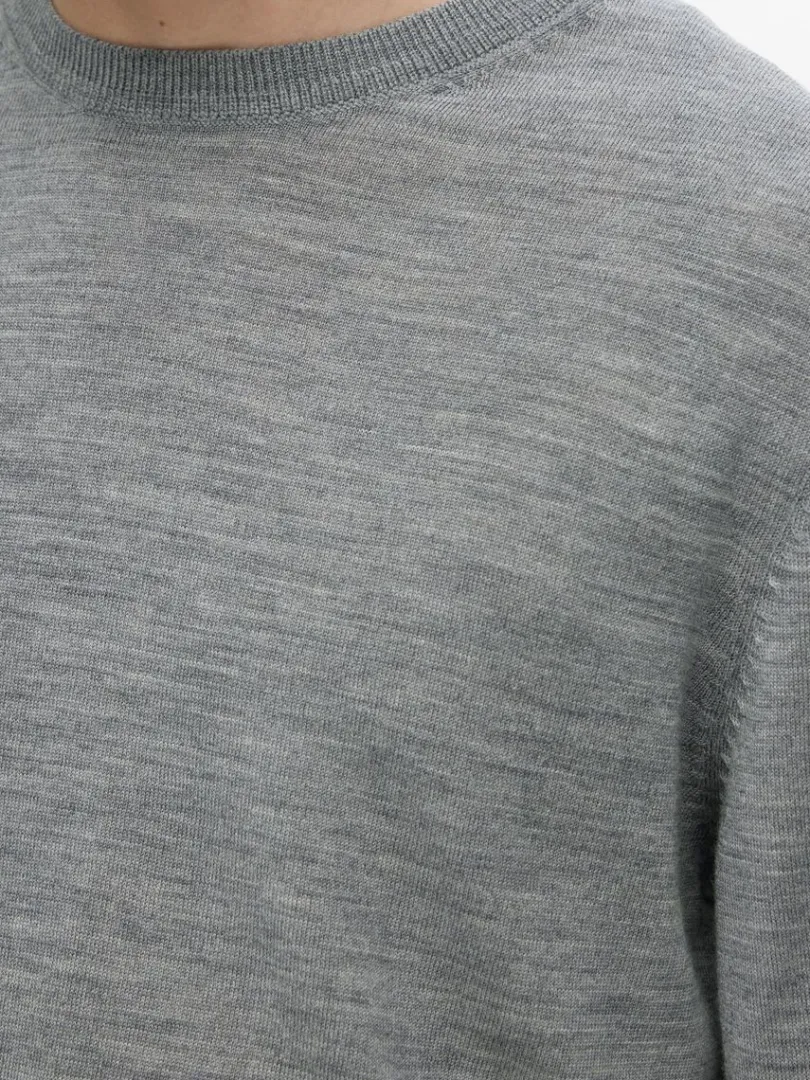 merinould_sweater_med_ru_2-5.webp Strik>SELECTED 100% MERINOULD SWEATER MED RUND HALS Grey