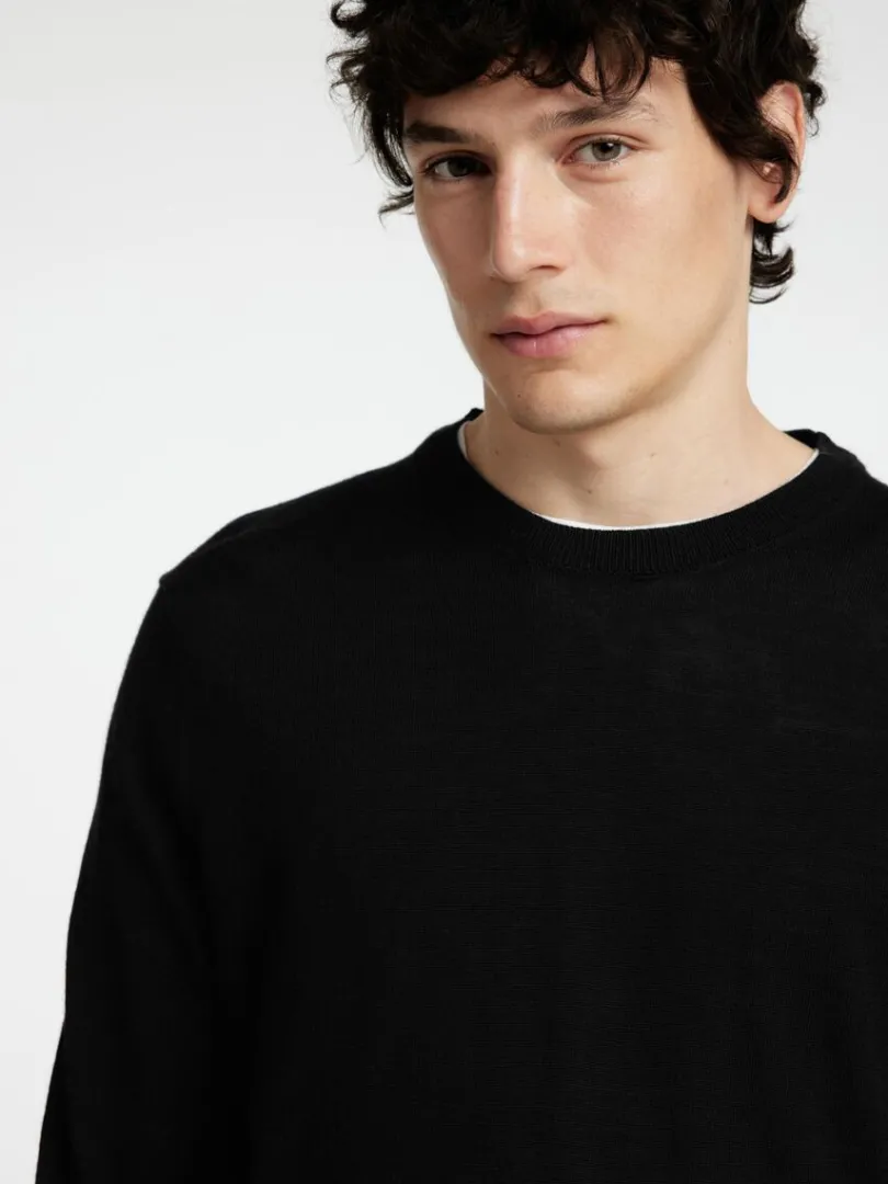 merinould_sweater_med_ru_3-4.webp Strik>SELECTED 100% MERINOULD SWEATER MED RUND HALS Black