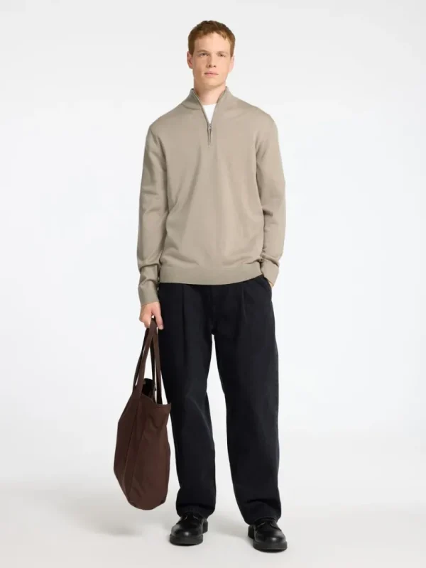 Strik>SELECTED 100% MERINOULD TRØJE MED HALV LYNLÅS Beige