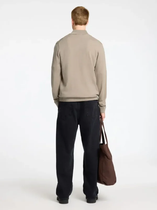 Strik>SELECTED 100% MERINOULD TRØJE MED HALV LYNLÅS Beige