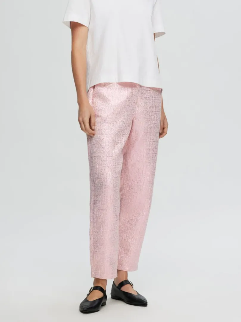 metalfarvet_jacquard_crop_0.webp Bukser>SELECTED METALFARVET JACQUARD CROPPED BUKSER Pink