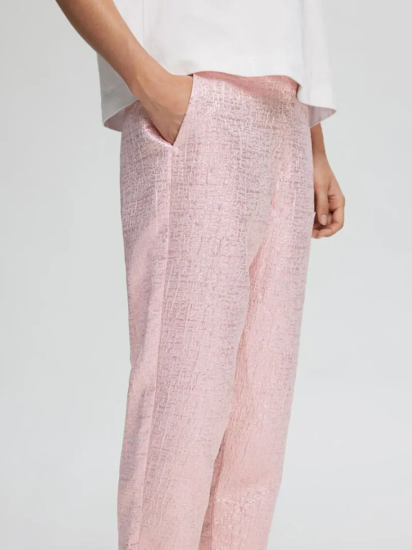 metalfarvet_jacquard_crop_3.webp Bukser>SELECTED METALFARVET JACQUARD CROPPED BUKSER Pink