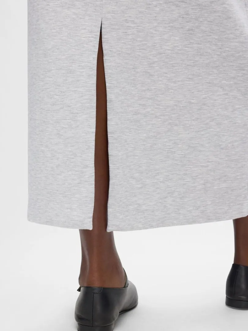 midi_sweatnederdel_4.webp Nederdele>SELECTED MIDI SWEATNEDERDEL Grey