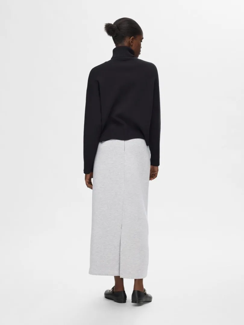 midi_sweatnederdel_5.webp Nederdele>SELECTED MIDI SWEATNEDERDEL Grey