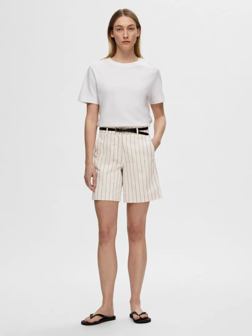 nlestribet_shorts_2.webp Shorts>SELECTED NÅLESTRIBET SHORTS Beige