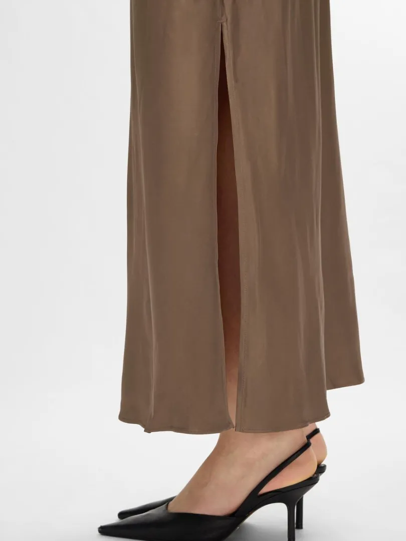 oneshoulder_maxikjole_3.webp Kjoler>SELECTED ONE-SHOULDER MAXIKJOLE Brown