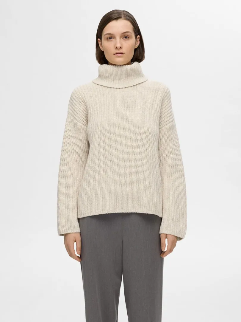 oversized_chunky_strikket_0-1.webp Strik>SELECTED OVERSIZED CHUNKY STRIKKET TRØJE Beige