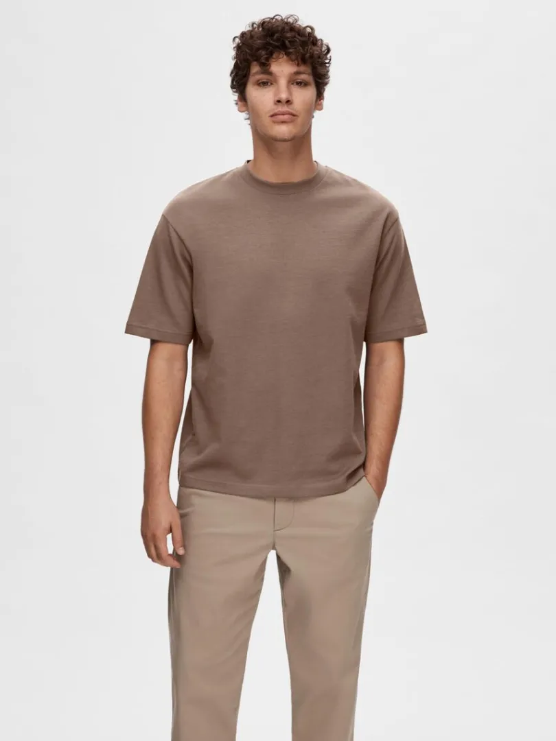 oversized_kortrmet_tshirt_0-9.webp T-shirts>SELECTED OVERSIZED KORTÆRMET T-SHIRT Brown