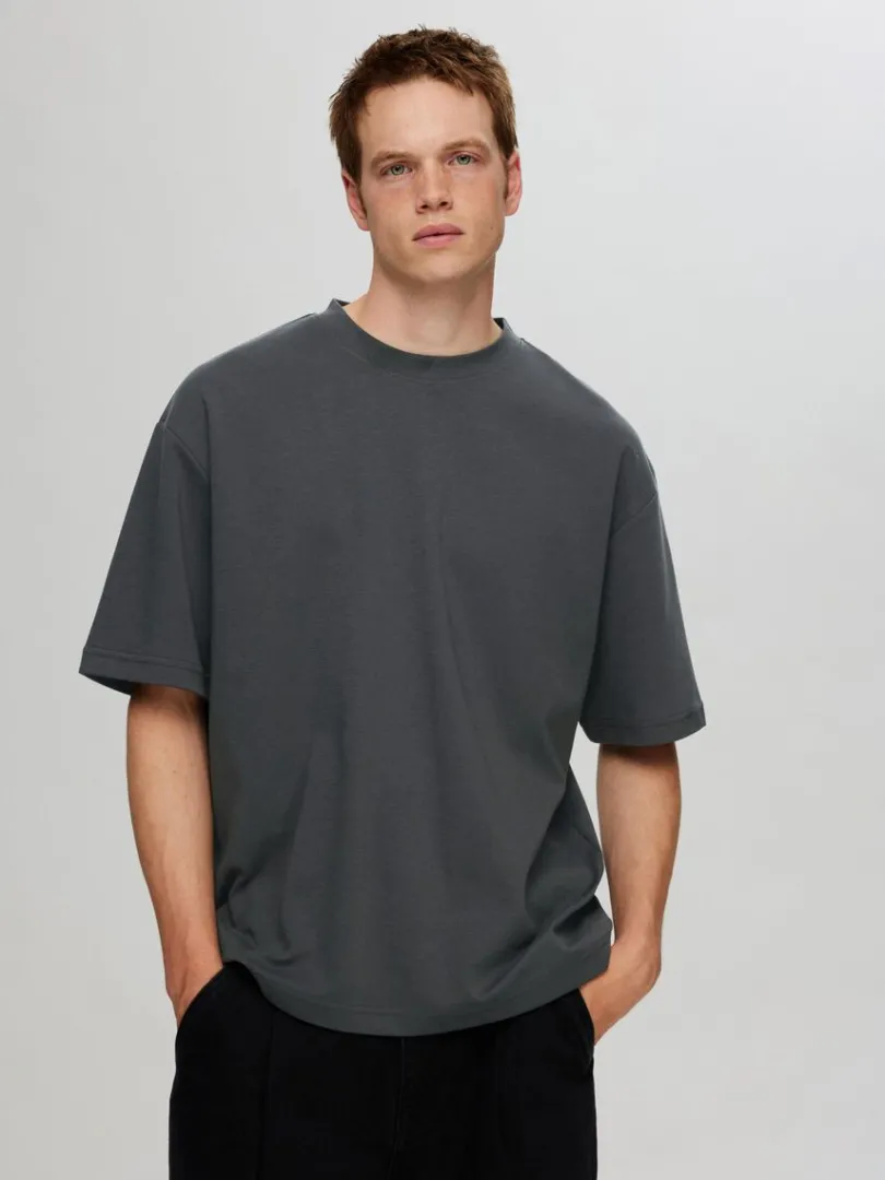 oversized_kortrmet_tshirt_2-2.webp T-shirts>SELECTED OVERSIZED KORTÆRMET T-SHIRT Grey