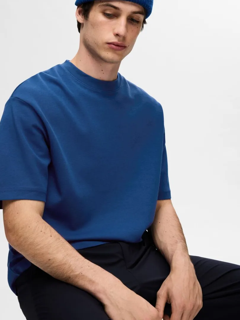 oversized_kortrmet_tshirt_2-4.webp T-shirts>SELECTED OVERSIZED KORTÆRMET T-SHIRT Blue