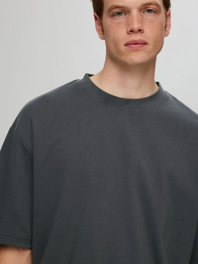 oversized_kortrmet_tshirt_3-2.webp T-shirts>SELECTED OVERSIZED KORTÆRMET T-SHIRT Grey