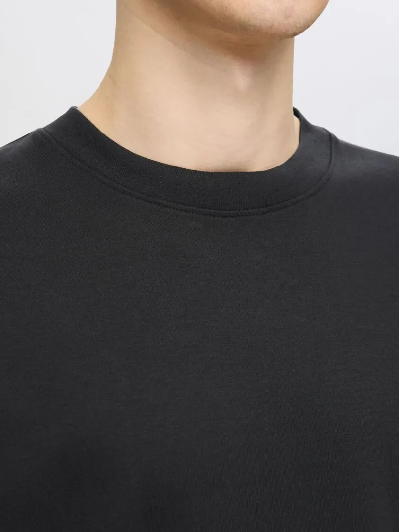 oversized_kortrmet_tshirt_3-7.webp T-shirts>SELECTED OVERSIZED KORTÆRMET T-SHIRT Black