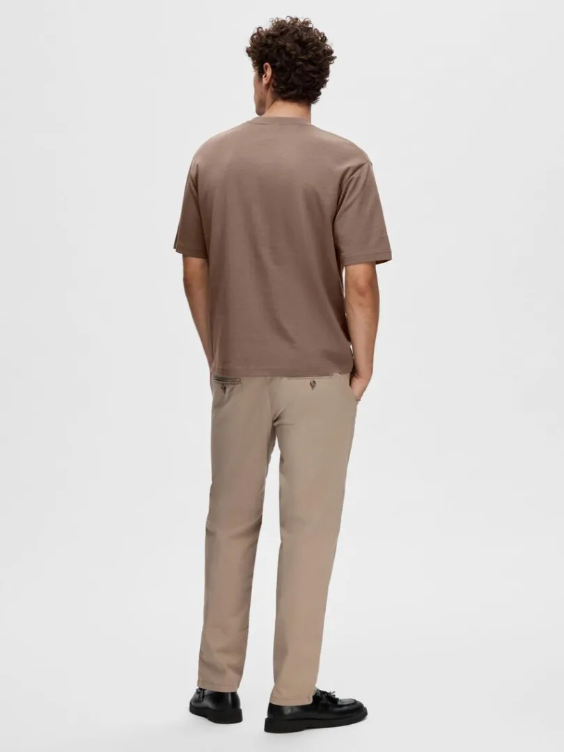 oversized_kortrmet_tshirt_4-9.webp T-shirts>SELECTED OVERSIZED KORTÆRMET T-SHIRT Brown