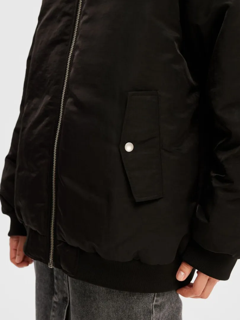 oversized_redown_bomberja_3.webp Overtøj>SELECTED OVERSIZED RE:DOWN® BOMBERJAKKE Black