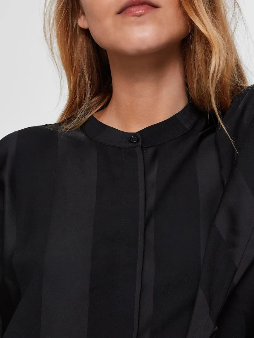 oversized_satin_kort_kjol_3.webp Kjoler>SELECTED OVERSIZED SATIN KORT KJOLE Black