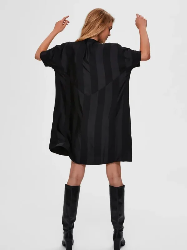 Kjoler>SELECTED OVERSIZED SATIN KORT KJOLE Black