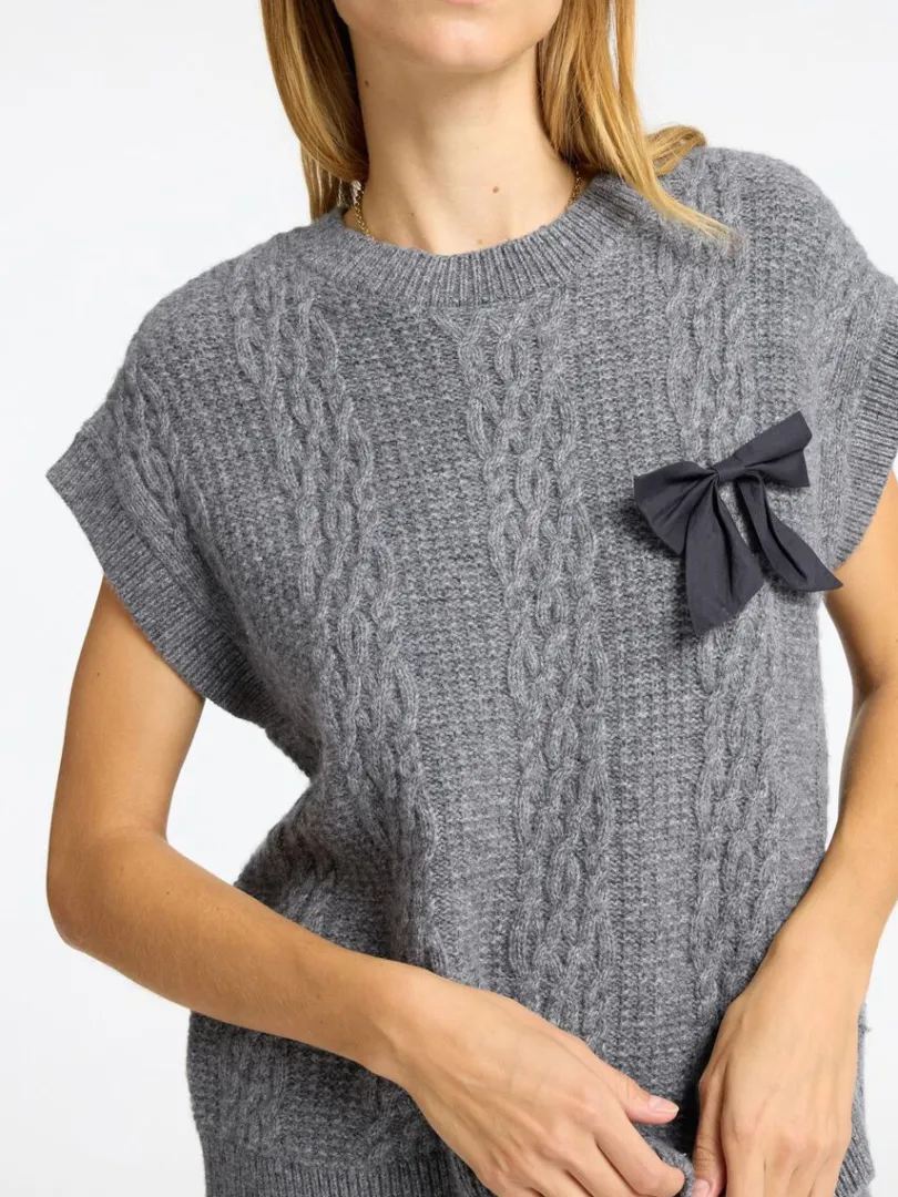 oversized_strik_vest_3.webp Strik>SELECTED OVERSIZED STRIK VEST Grey