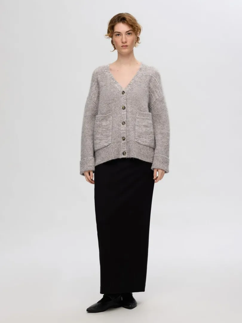 oversized_strikket_cardig_1-1.webp Strik>SELECTED OVERSIZED STRIKKET CARDIGAN Grey