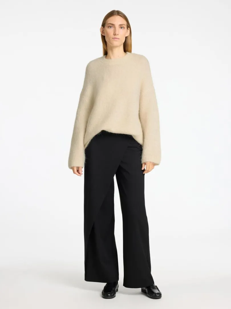 oversized_striktrje_1-2.webp Strik>SELECTED OVERSIZED STRIKTRØJE Beige