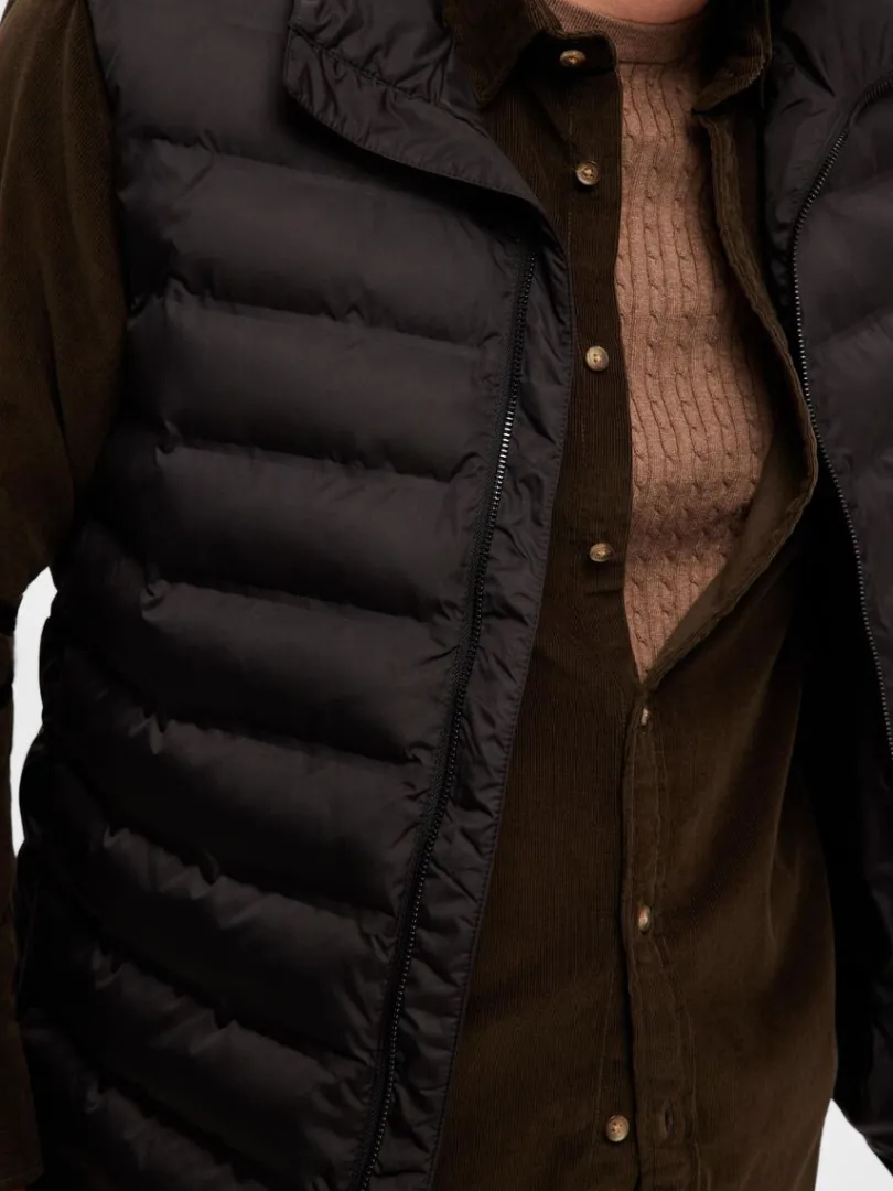 polstret_quiltet_vest_5.webp Overtøj>SELECTED POLSTRET QUILTET VEST Black