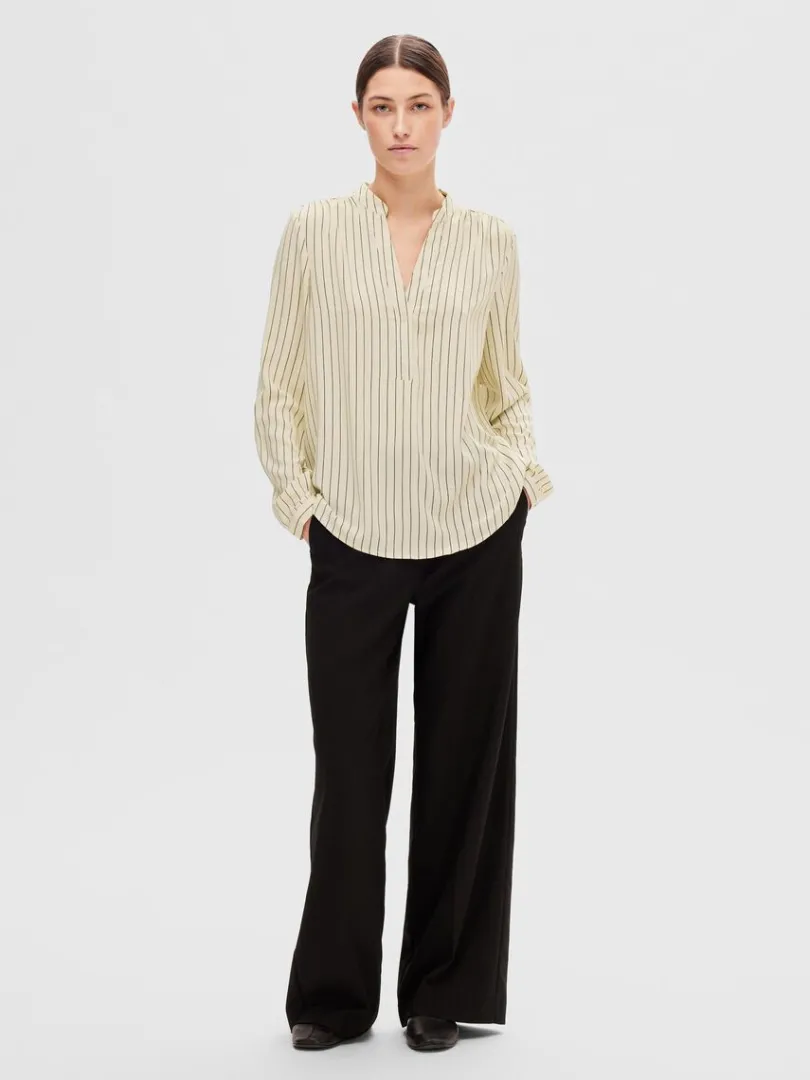 printet_bluse_1.webp Toppe Og Bluser>SELECTED PRINTET BLUSE Beige