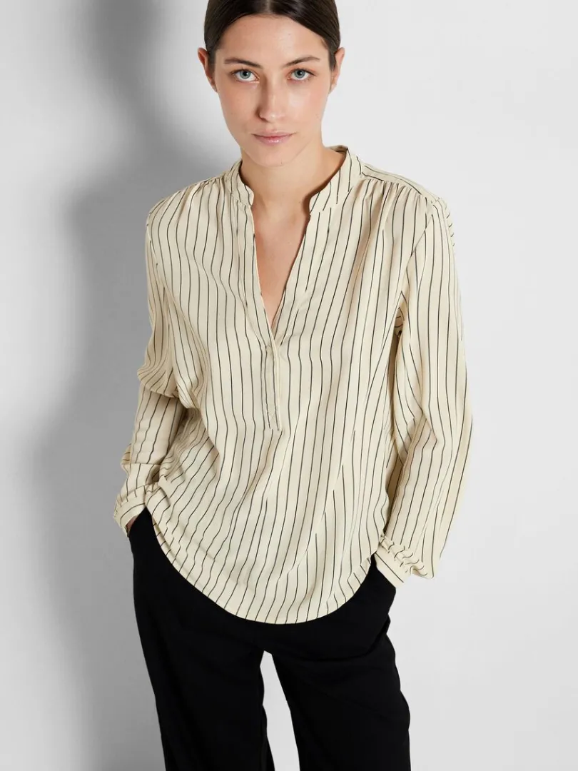 printet_bluse_2.webp Toppe Og Bluser>SELECTED PRINTET BLUSE Beige