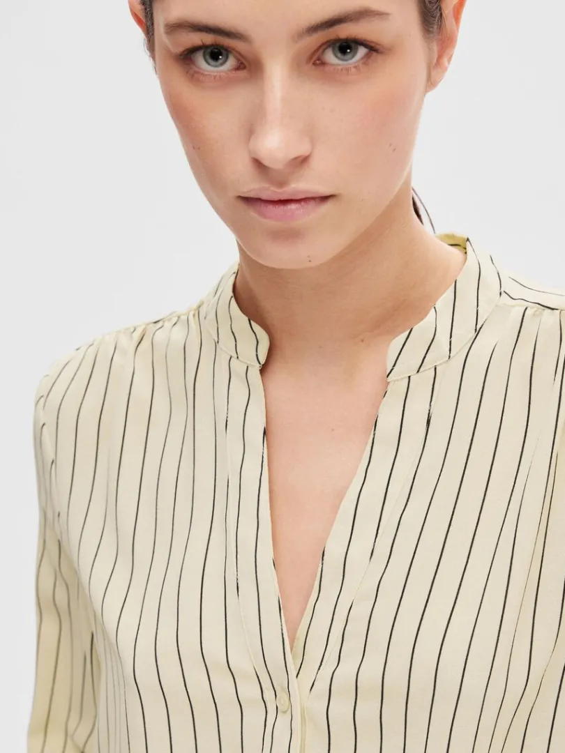 printet_bluse_3.webp Toppe Og Bluser>SELECTED PRINTET BLUSE Beige