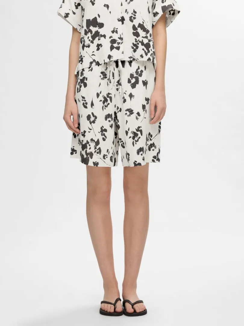 printet_loose_fit_shorts_1.webp Shorts>SELECTED PRINTET LOOSE FIT SHORTS Beige