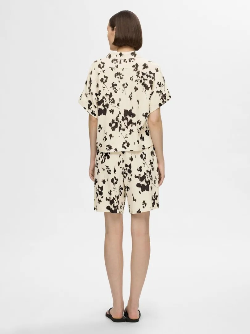 printet_loose_fit_shorts_5.webp Shorts>SELECTED PRINTET LOOSE FIT SHORTS Beige