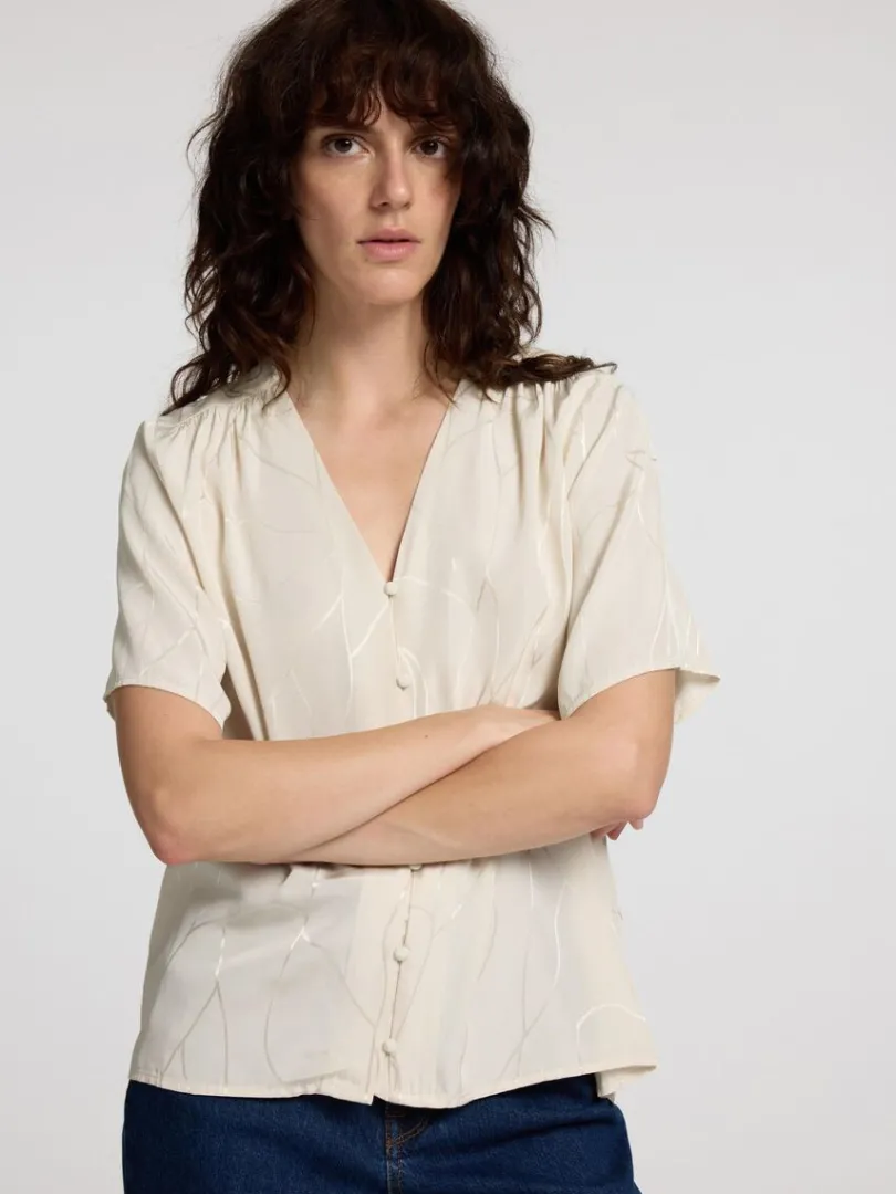 printet_top_med_vhals_2.webp Toppe Og Bluser>SELECTED PRINTET TOP MED V-HALS Beige