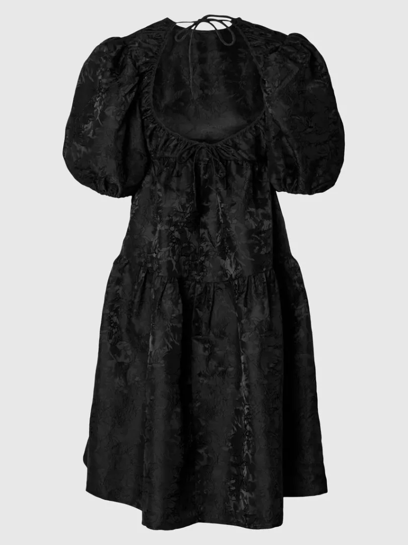 pufrmer_midikjole_6.webp Kjoler>SELECTED PUFÆRMER MIDIKJOLE Black