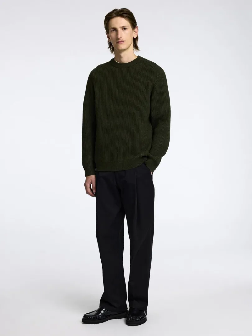 regular_fit_sweater_med_r_1-1.webp Strik>SELECTED REGULAR FIT SWEATER MED RUND HALS Green