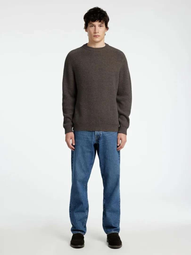 regular_fit_sweater_med_r_1.webp Strik>SELECTED REGULAR FIT SWEATER MED RUND HALS Brown