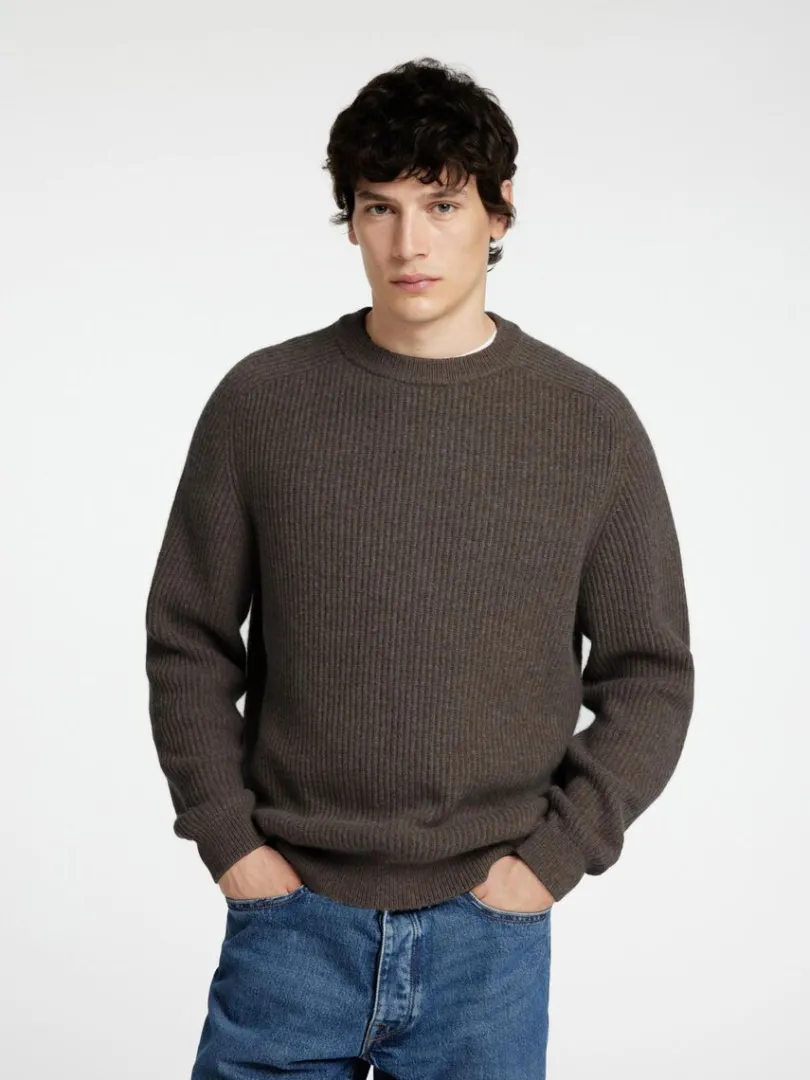 regular_fit_sweater_med_r_2.webp Strik>SELECTED REGULAR FIT SWEATER MED RUND HALS Brown