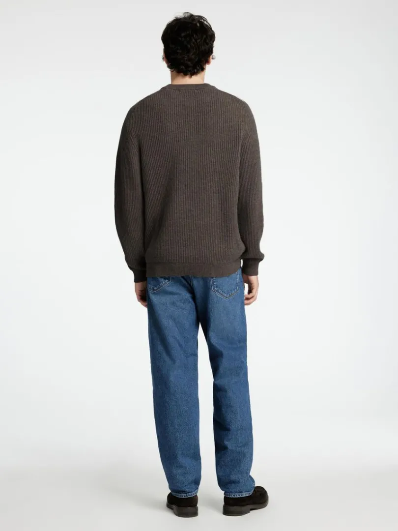 regular_fit_sweater_med_r_5.webp Strik>SELECTED REGULAR FIT SWEATER MED RUND HALS Brown