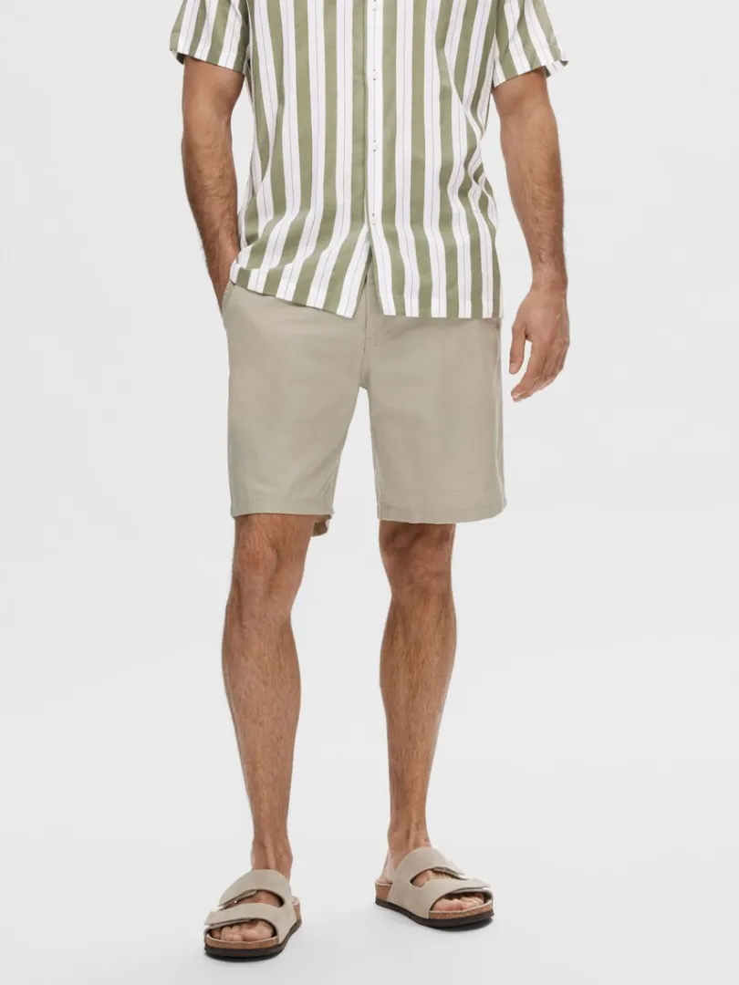 regular_pasform_shorts_0-3.webp Shorts>SELECTED REGULAR PASFORM SHORTS Beige