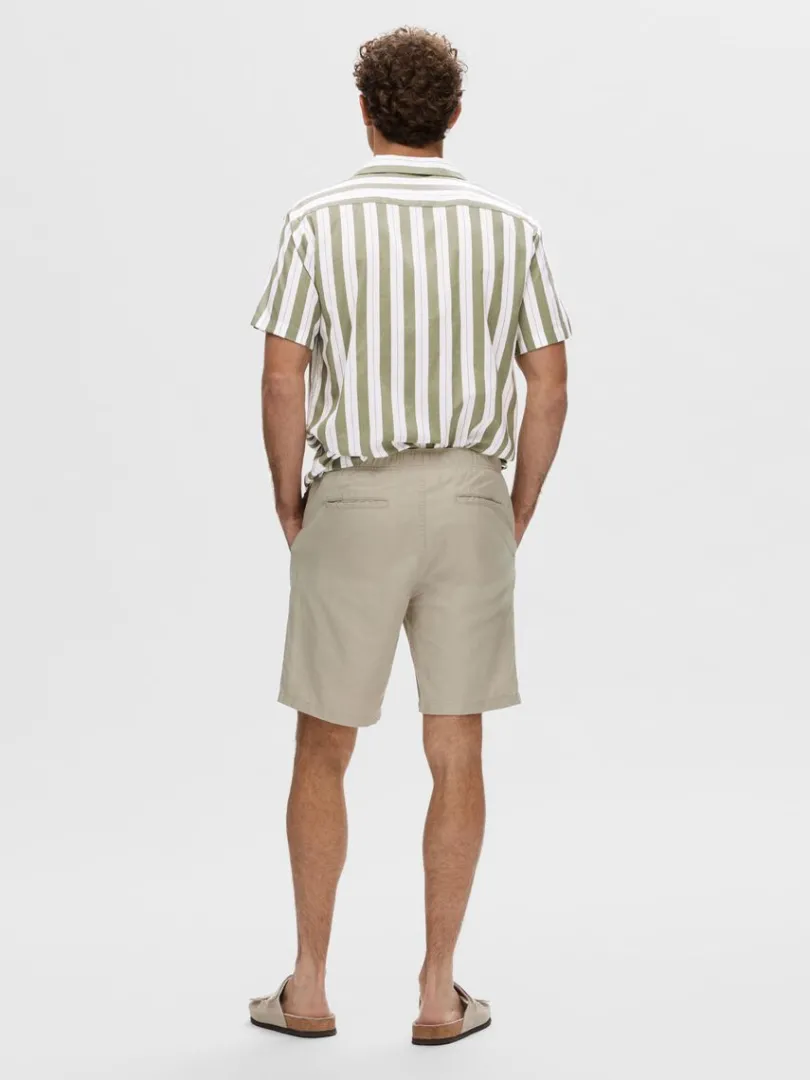regular_pasform_shorts_1-3.webp Shorts>SELECTED REGULAR PASFORM SHORTS Beige