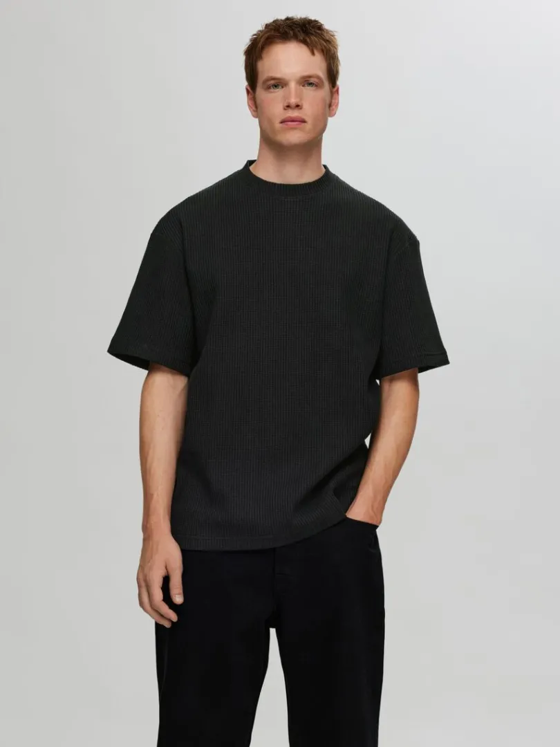 relaxed_fit_vaflet_tshirt_0.webp T-shirts>SELECTED RELAXED FIT VAFLET T-SHIRT Black